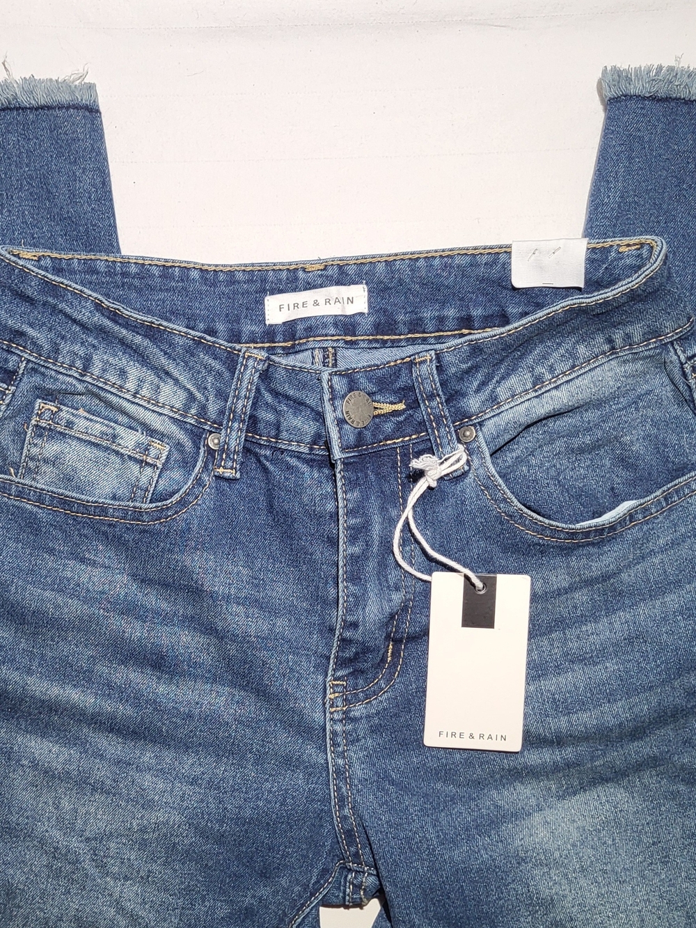 Fire & Rain Women's Medium Blue Cropped Ankle Jeans